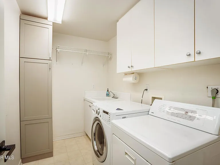 1004 Lambourne Pl — Photo 24