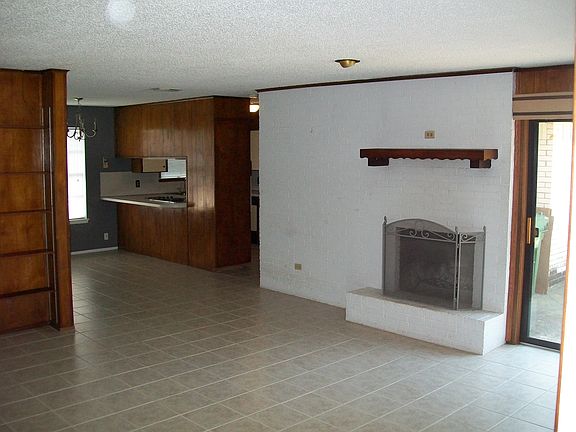 4th image of 3633 Harber Dr