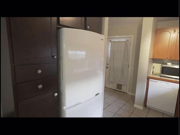 4th image of 2627 23rd St #B