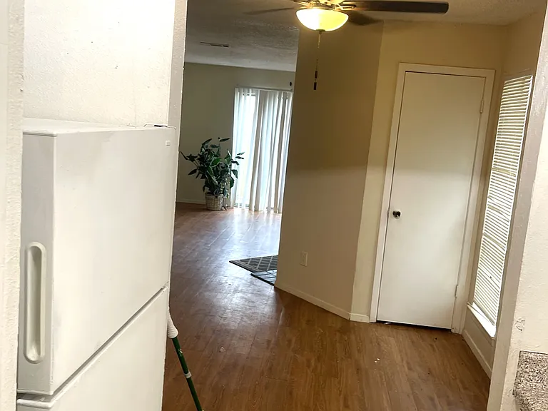 1902 W Loop #A — Photo 22