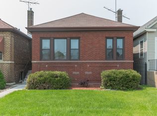 9524 S Escanaba Ave, Chicago, IL 60617