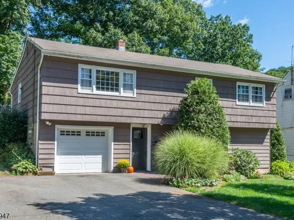 52 Channing Dr, Ringwood Boro, NJ 07456