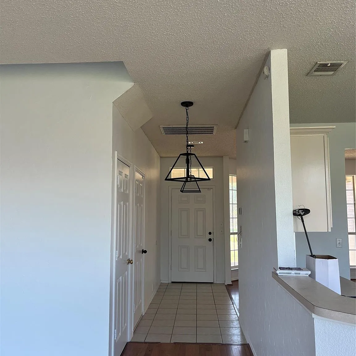 3 bed, 2.5 bath, 2308 sqft, $2,400 — Photo 2