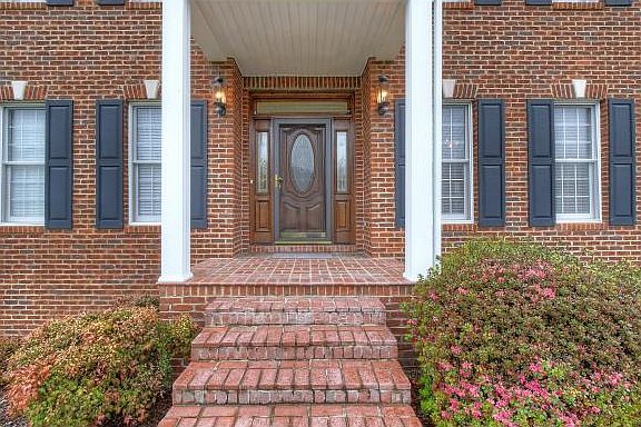 5th image of 5 Beacon Hill Ct