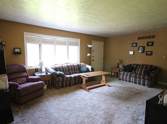 3rd image of 29658 Cardinal Ave