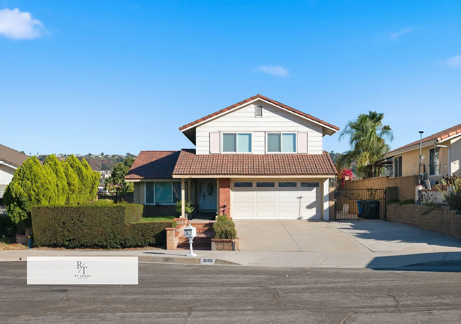 Beautiful Remodeled 4-Bedroom Home in a Golf Course Community! — Photo 1