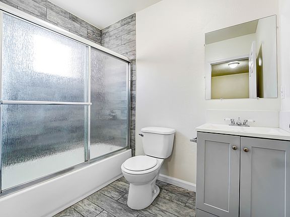 4th image of 1137 E 58th St #1/2