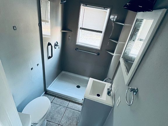 4th image of 3441 15th Ave S
