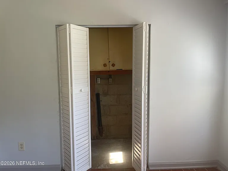530 Myra St — Photo 6
