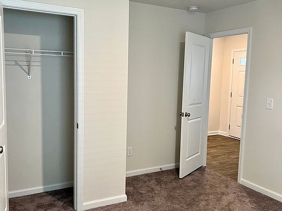 5th image of 200 Bent Holly Dr
