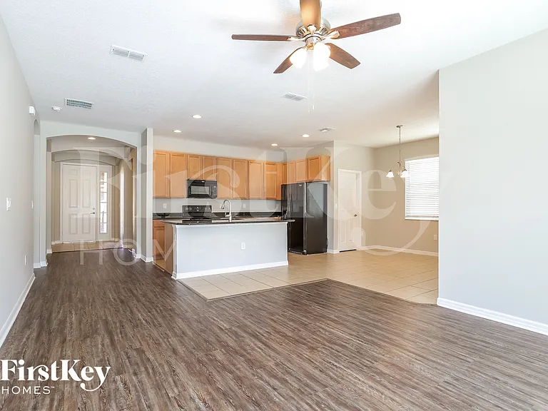 3000 Lady Mae Ln — Photo 3