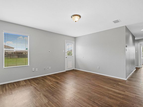5th image of 464 Brookbank Dr