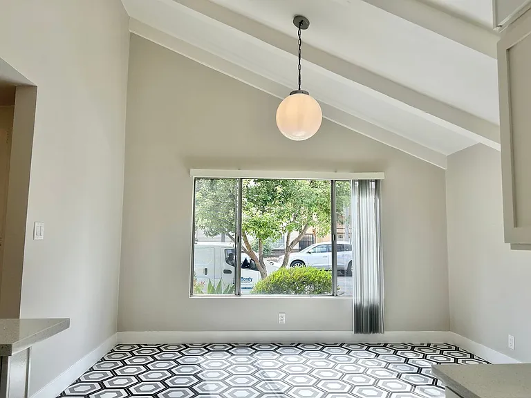 370 Obispo Ave Long Beach, CA 90814 — Photo 4