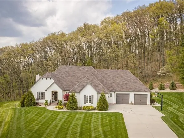 1426 Whispering Pines Dr NE, New Philadelphia, OH 44663