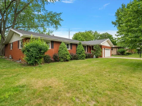 5866 Ponderosa Dr, Stevensville, MI 49127