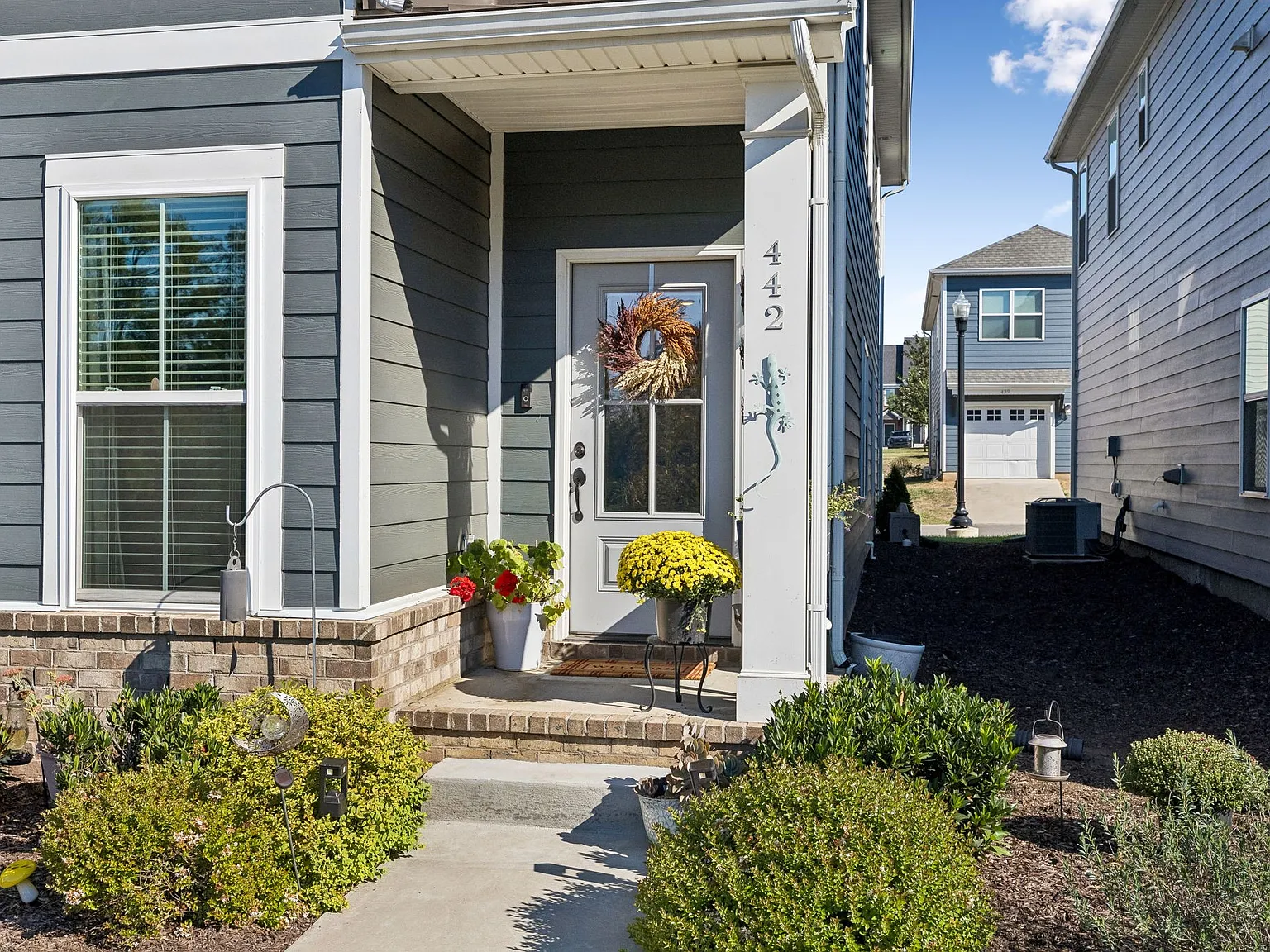 3 bed, 2.5 bath, 1622 sqft, $2,300 — Photo 2