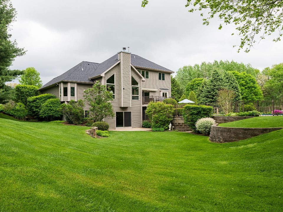2nd image of 7041 Steeplechase Ct