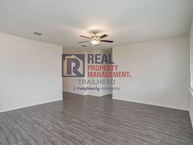 616 Fitzroy Ln — Photo 12