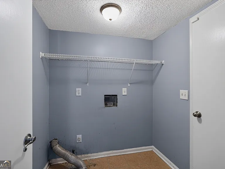 1024 Wiltshire Way — Photo 19
