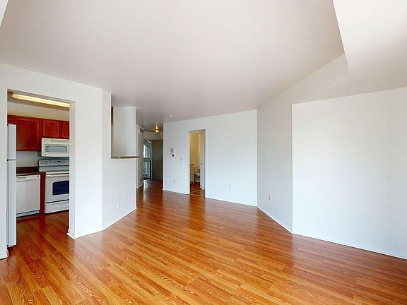 4th image of 2201 S Huron Pkwy APT 1