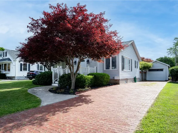 275 Strathmore Rd, Rochester, NY 14612