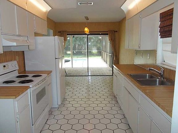 3rd image of 599 Ramblewood Dr #599