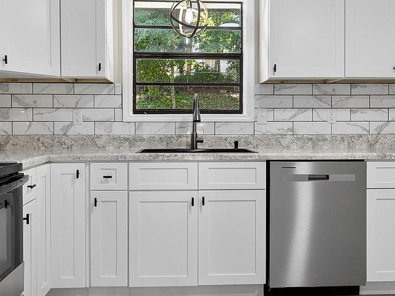 5th image of 418 Hilltop Rd