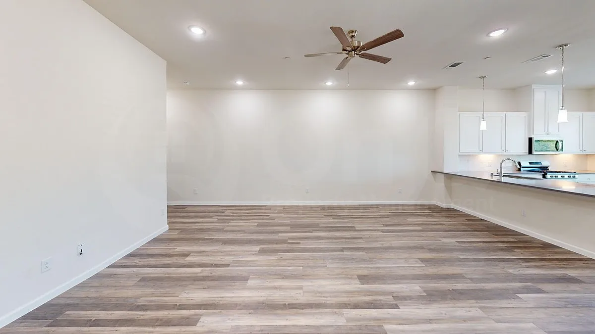4 bed, 2.5 bath, 2159 sqft, $2,399 — Photo 4