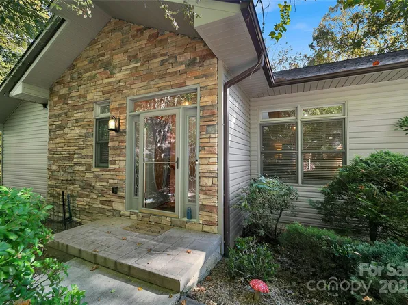 16 Unoga Ct, Brevard, NC 28712