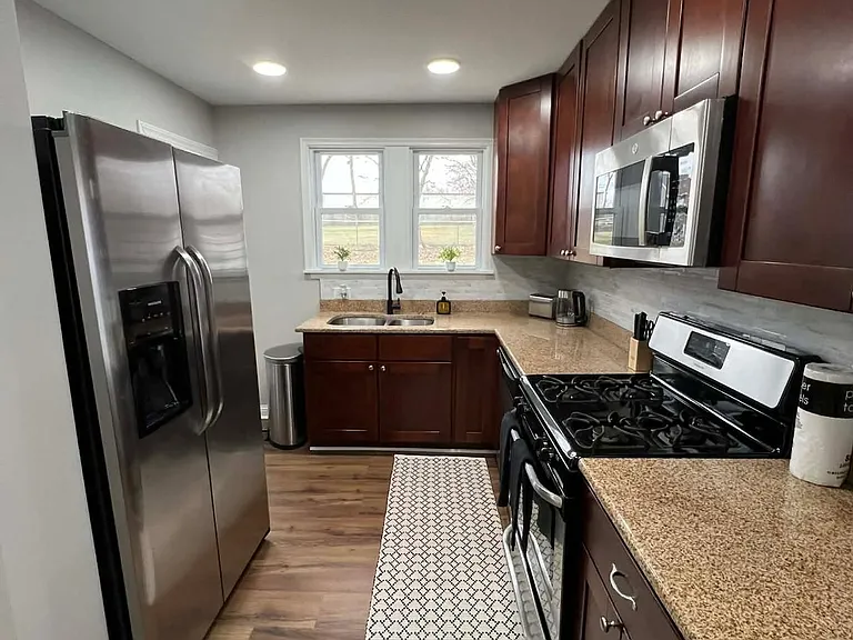704 N Walnut St — Photo 10