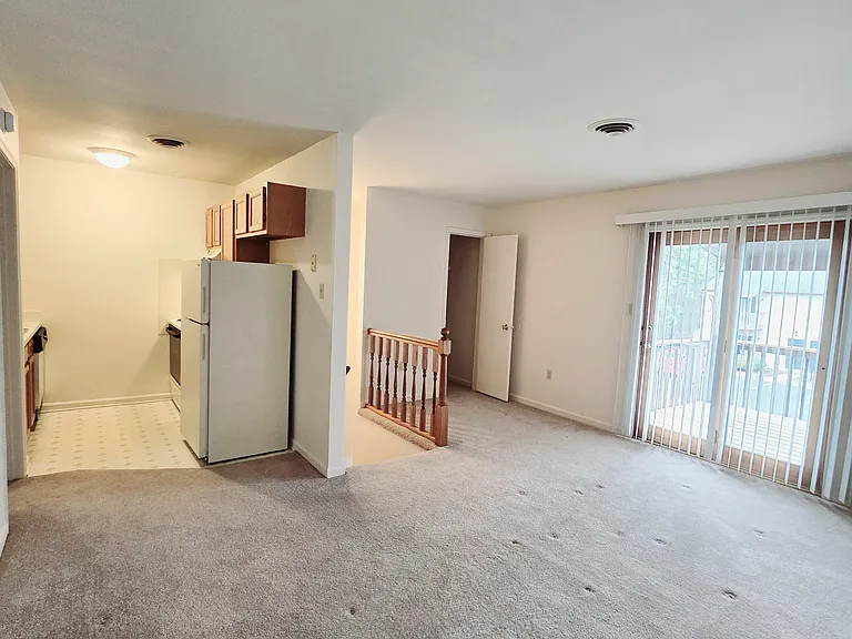 1 Bedroom Upstairs Living/Dinning Room