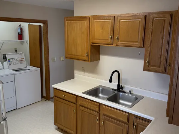 105 Scoops Dr #4, Dickeyville, WI 53808