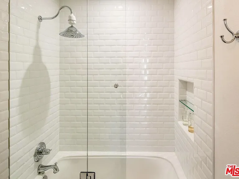 2385 Roscomare Rd #D3 — Photo 14
