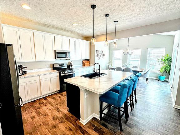 4th image of 37437 White Feather Ave