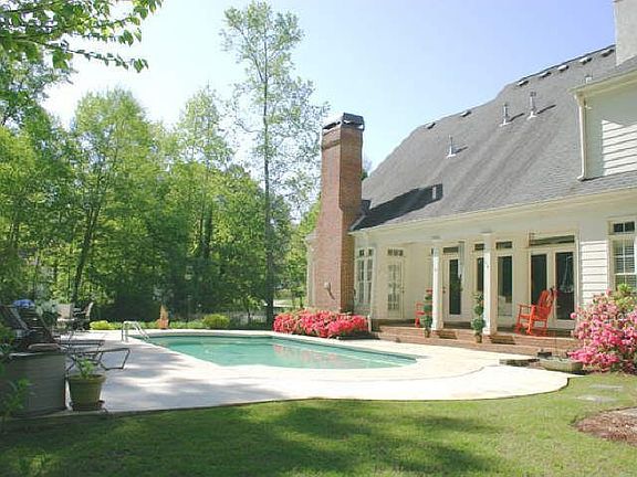3rd image of 125 Killarney Dr