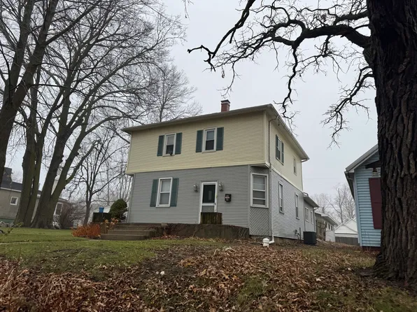 116 E 4th St, Spring Valley, IL 61362