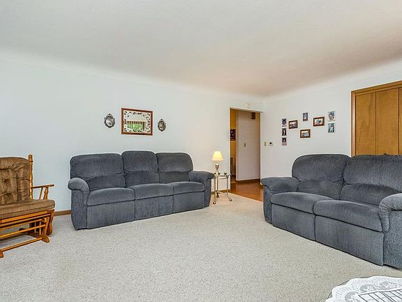 3rd image of 2042 Brookland Dr NE