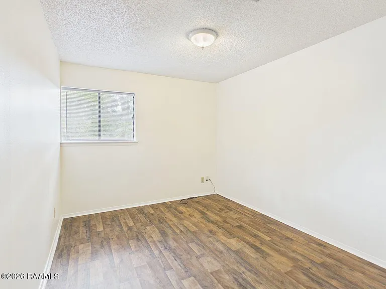 201 Buttercup Dr — Photo 9
