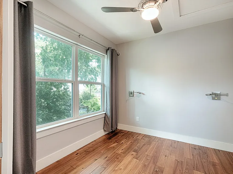 901 W Mary St — Photo 59
