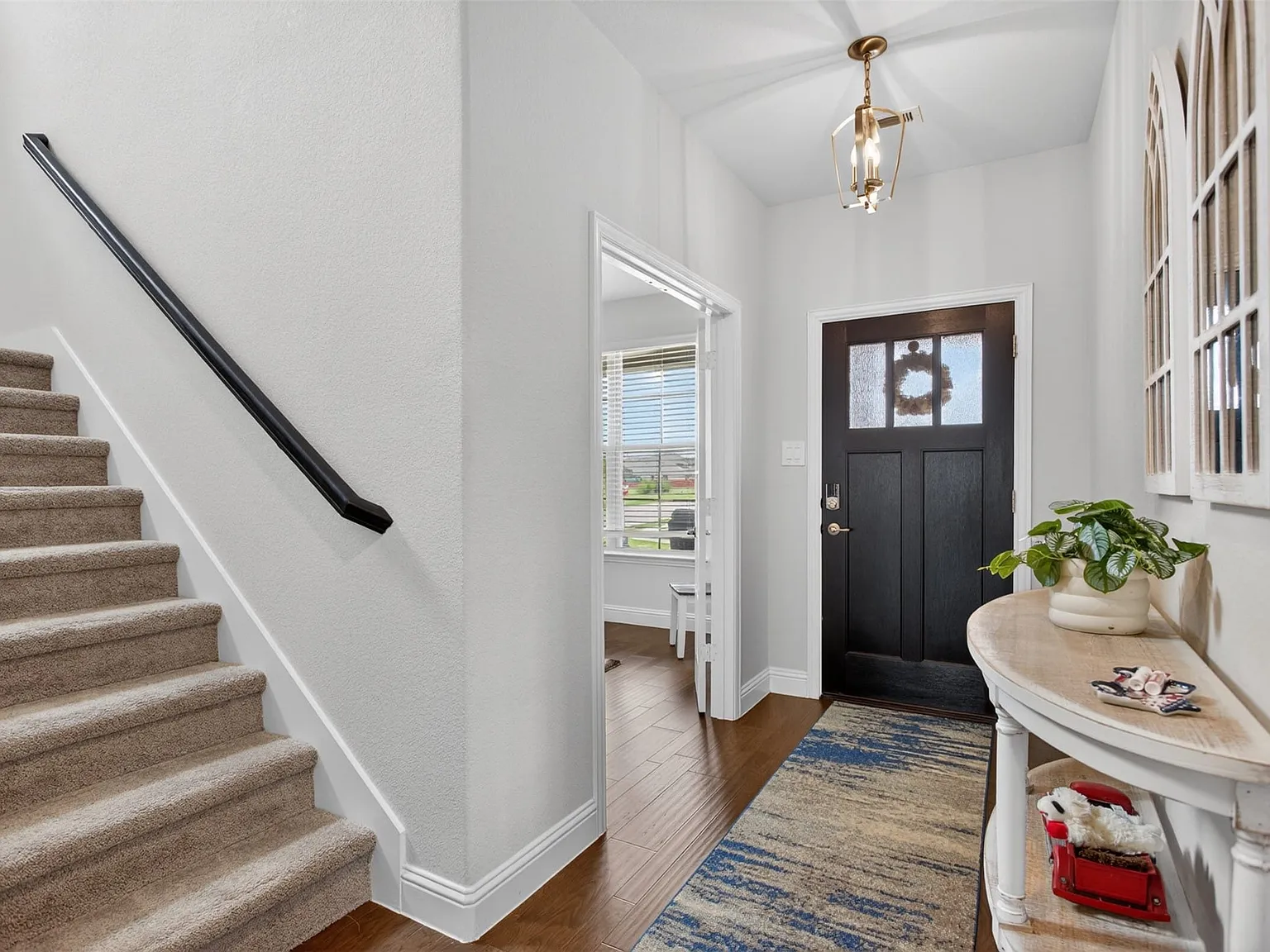 4 bed, 3.0 bath, 2861 sqft, $3,250 — Photo 2