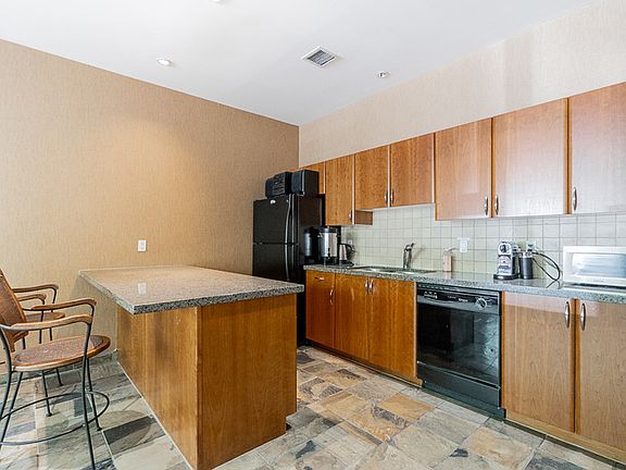 5th image of 1428 W 6th Ave