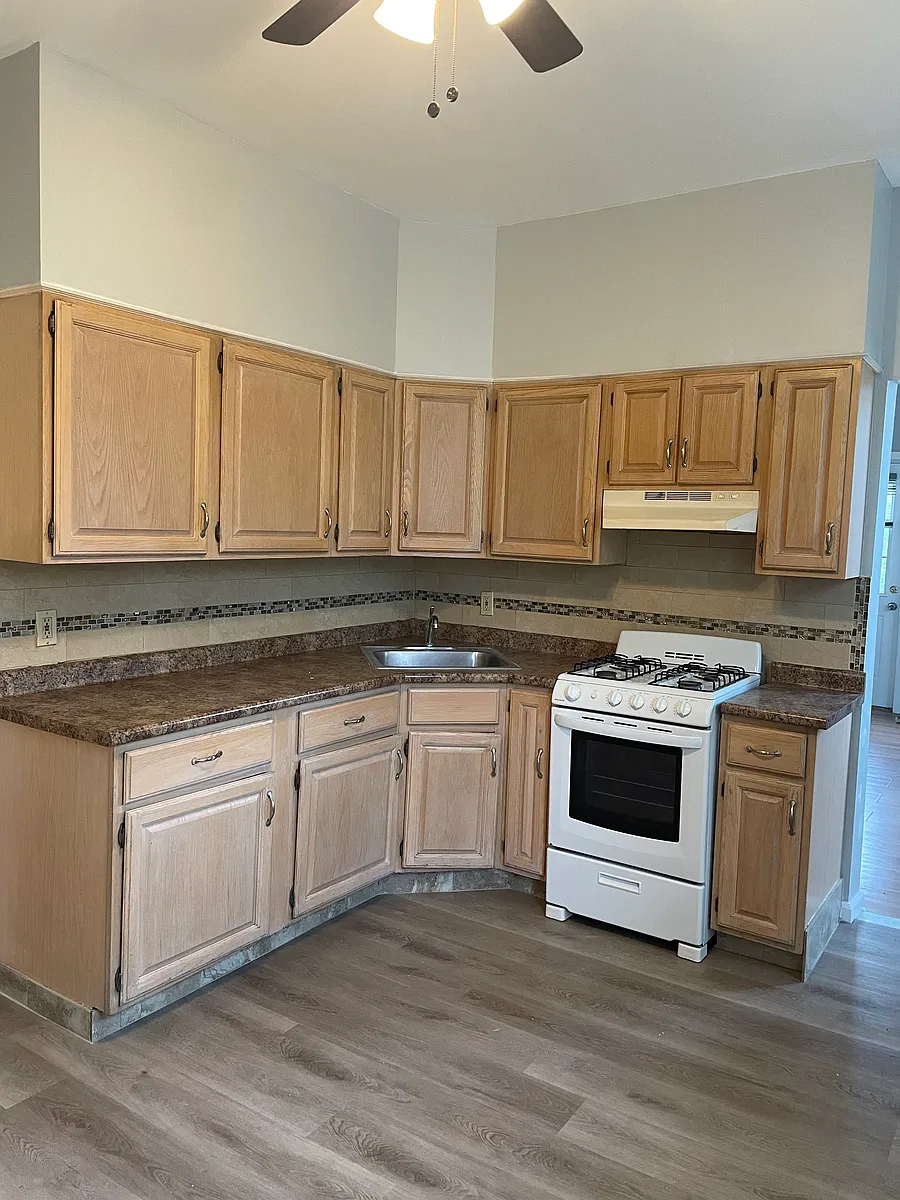 Building Photo - 96 Davenport Ave #2R