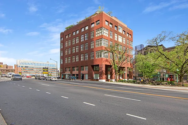 Rented by Tabak Real Estate | media 33