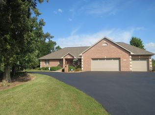 1122 Sterling Rd, Dixon, IL 61021
