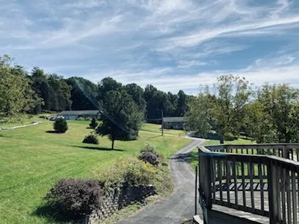 649A School House Ln, Lewisberry, PA 17339