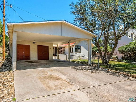 3rd image of 610 Galisteo Ave
