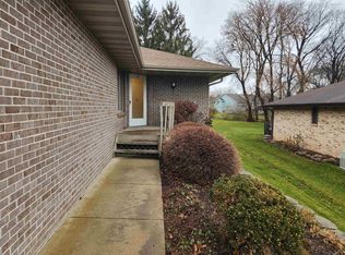 1344 S Trainer Rd, Rockford, IL 61108