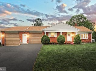 14 Longview Rd, Seven Valleys, PA 17360