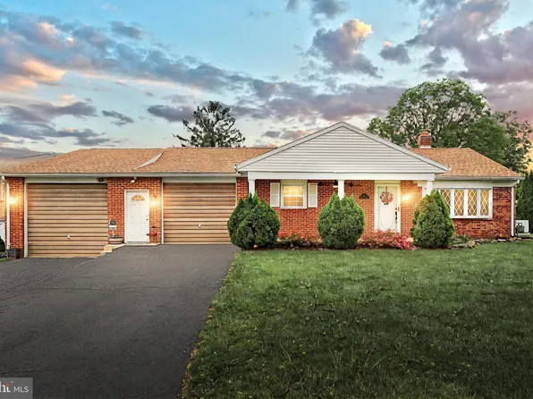 14 Longview Rd, Seven Valleys, PA 17360