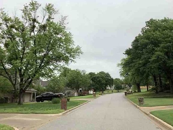 Exterior Neighborhood (street photo)